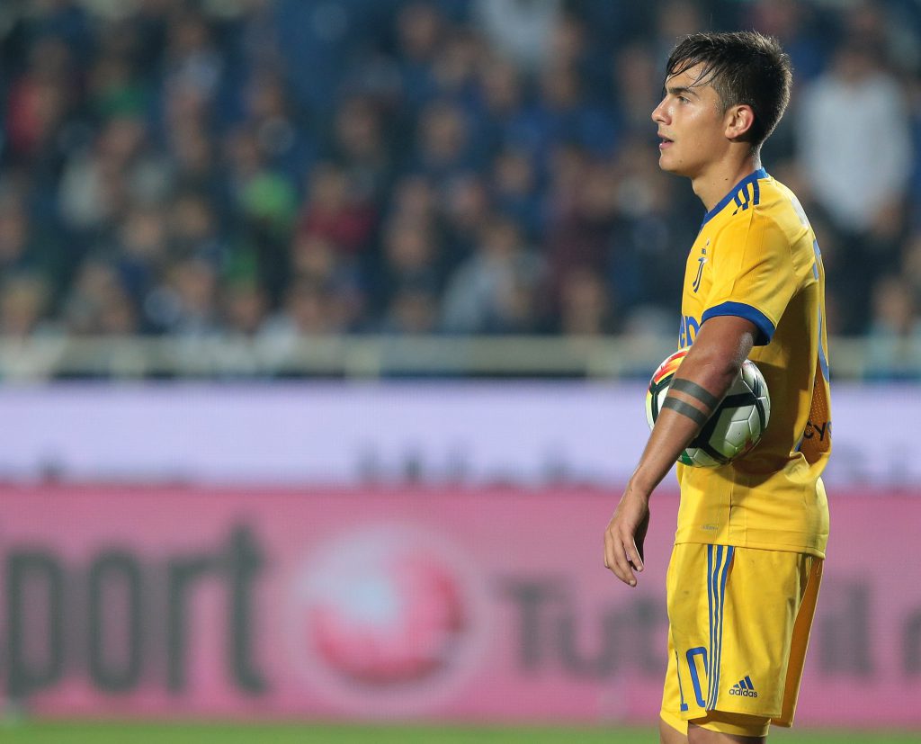 Le inquietudini del giovane Dybala, nervoso e arrabbiato (con Allegri?) dopo il cambio