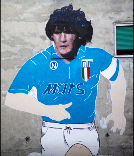 Maradona ha cambiato faccia ai Quartieri Spagnoli (l’ha disegnata Bosoletti)