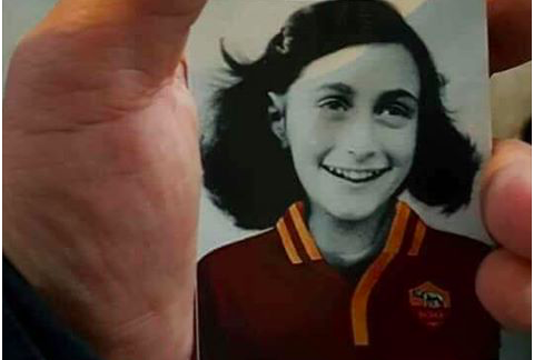 Anna Frank con la maglietta della Roma. La denuncia della comunità ebraica