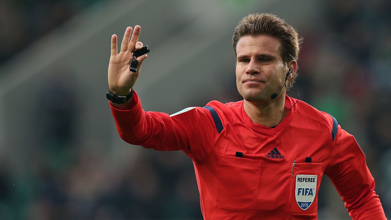 Napoli-Manchester City, arbitra Brych: due precedenti, Chelsea (sconfitta) e Benfica (vittoria) Napoli-Manchester City, arbitra Brych: due precedenti, Chelsea (sconfitta) e Benfica (vittoria)