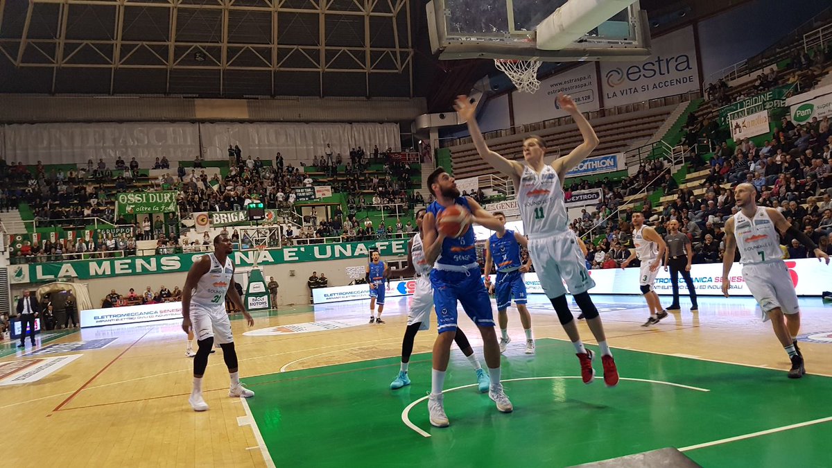 Il Napoli Basket, senza Carter, si arrende a Siena ai supplementari