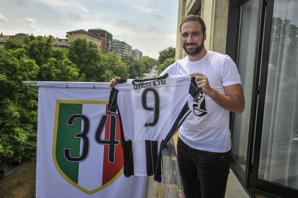 Quindici mesi dopo Higuain, la Gazzetta fa l’elogio della clausola rescissoria Quindici mesi dopo Higuain, la Gazzetta fa l’elogio della clausola rescissoria