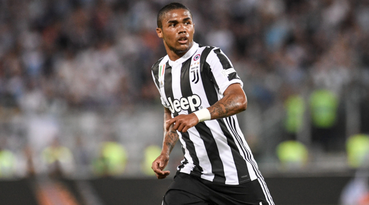 Doppio infortunio per Douglas Costa, starà fuori tre settimane