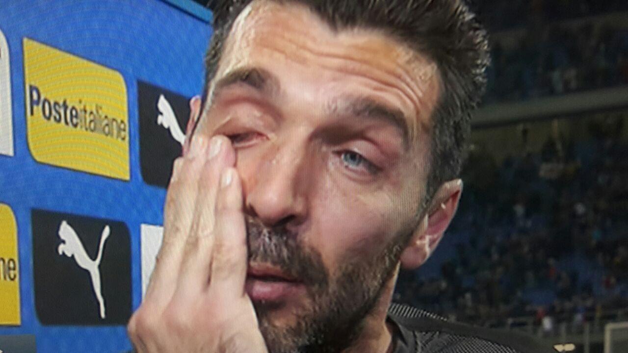 La grandezza dello sport sta tutte nelle lacrime di Buffon