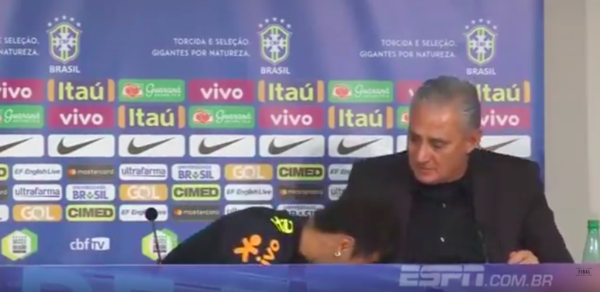 Neymar piange in conferenza: «Non ho problemi né con Cavani né con Emery»