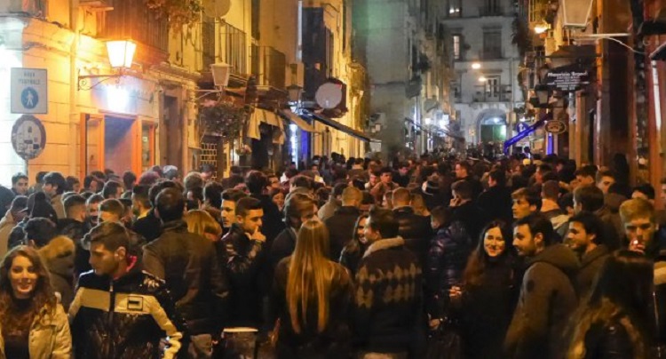 Altro che coprifuoco e zona gialla, a Napoli è stato il primo weekend di “liberi tutti”