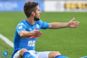 Napoli stanco, soprattutto davanti. Il Chievo pareggia senza soffrire item-thumbnail
