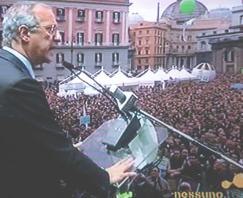Il Pd di Napoli: dieci anni di un partito kamikaze Il Pd di Napoli: dieci anni di un partito kamikaze