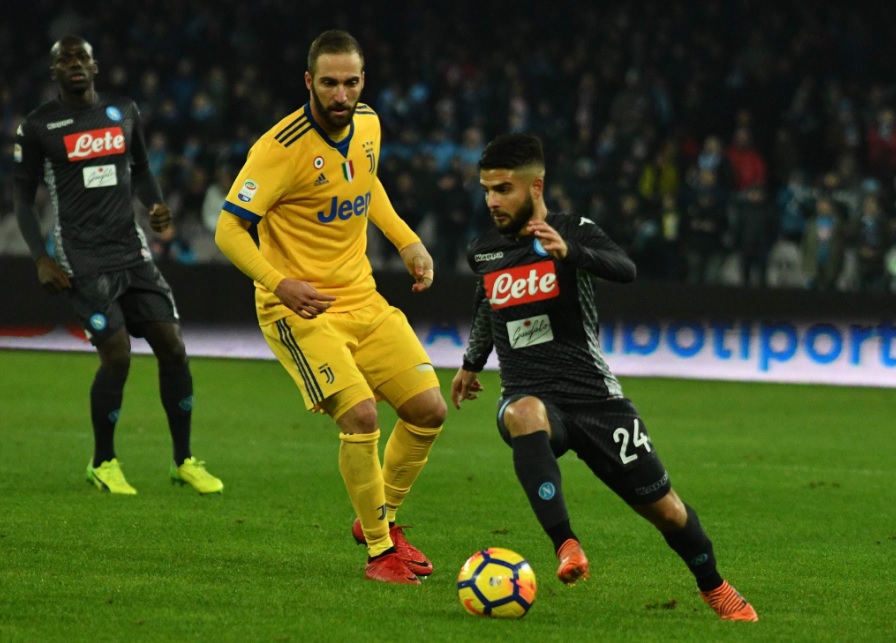 Napoli-Juventus 0-1, ancora Higuain; squadra di Sarri scottata dal primo tempo