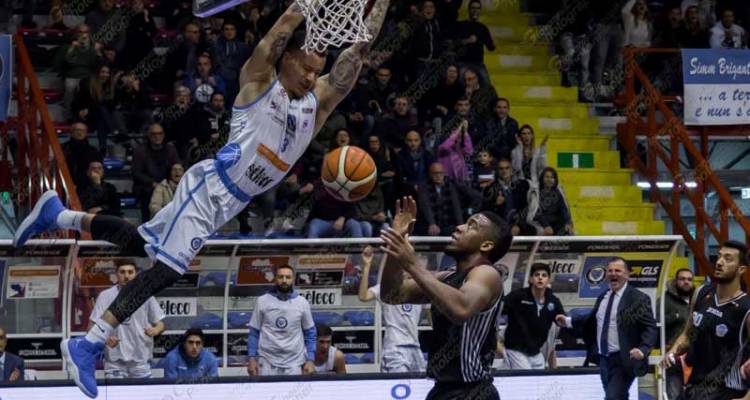 Cuore Napoli Basket-Rieti 77-78, va male lo scontro salvezza (in attesa di Bucchi)