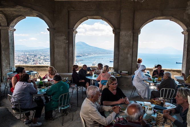 “Napoli velata” è a 1,3 milione di incassi. Ozpetek: «Piace la normalità di Napoli»