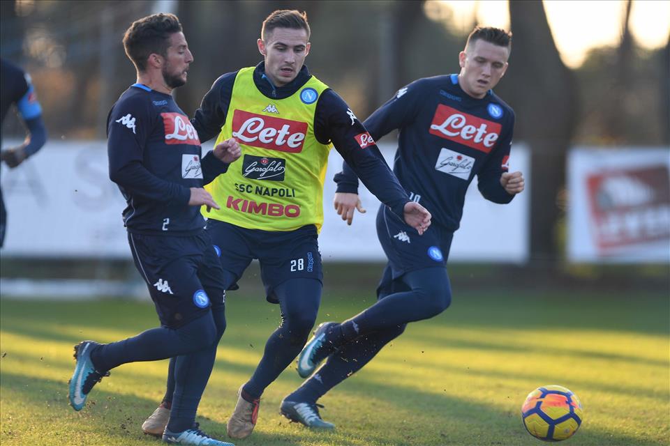 Napoli, è ripresa la preparazione: è la prima squadra di vertice a tornare dalle vacanze Napoli, è ripresa la preparazione: è la prima squadra di vertice a tornare dalle vacanze