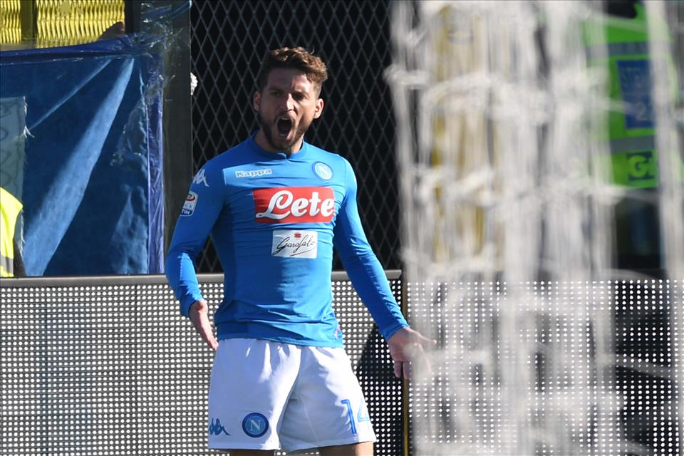 Il Napoli vince, solo contro tutti. Persino contro la grande Atalanta di Gasp-Mourinho Il Napoli vince, solo contro tutti. Persino contro la grande Atalanta di Gasp-Mourinho