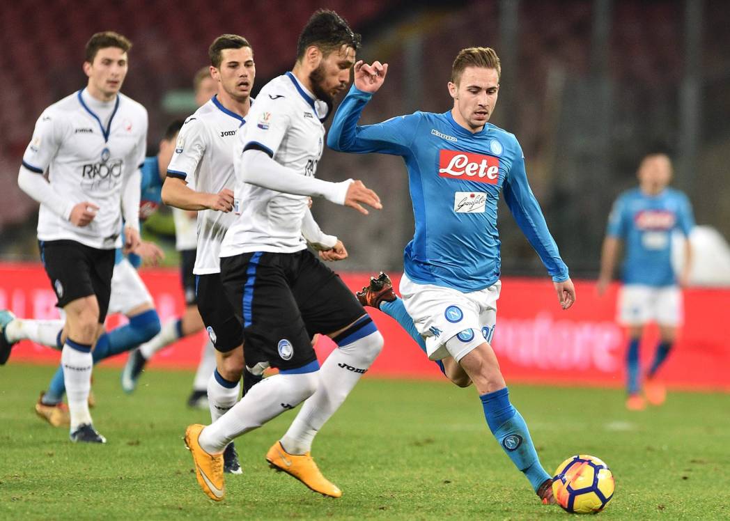 Napoli-Atalanta 1-2, Gasperini batte ancora Sarri con i gol di Castagne e Gomez Napoli-Atalanta 1-2, Gasperini batte ancora Sarri con i gol di Castagne e Gomez