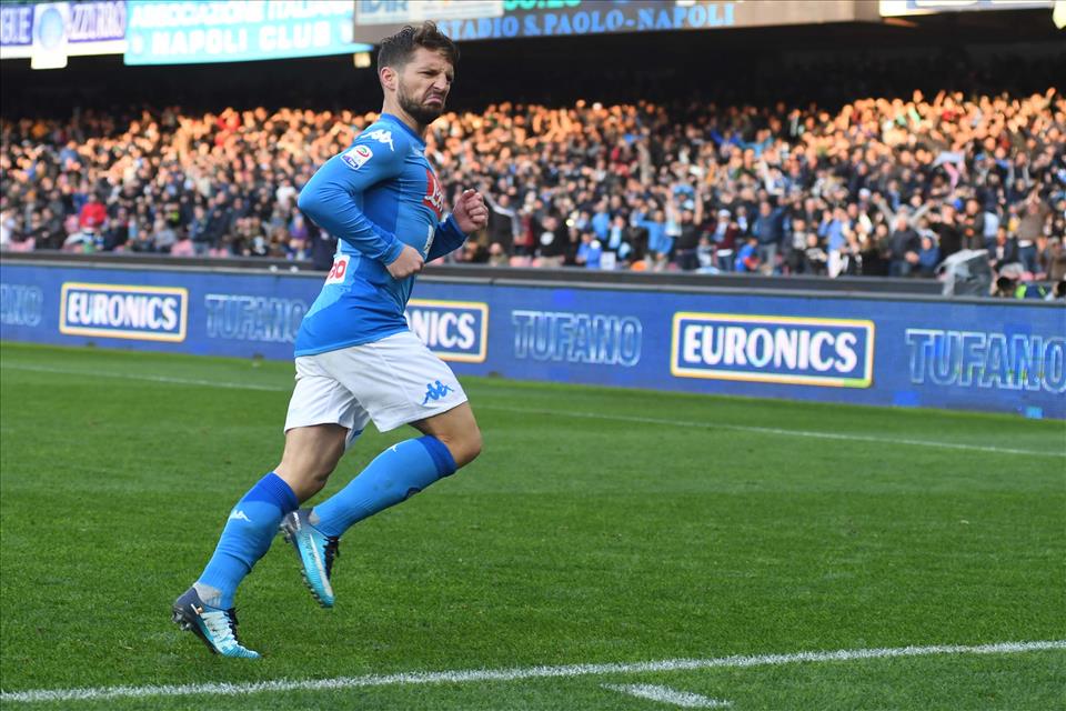 Mertens (ri)scopre l’arte del tiro a giro. E lo fa nel miglior momento possibile