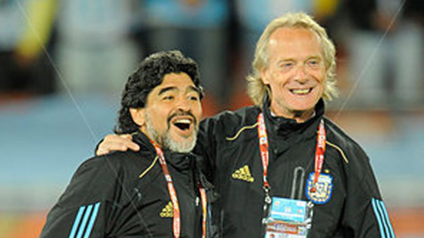Signorini, Maradona e Napoli: «C’era la spazzatura, poi fu amore. Ma Napoli lo soffocava» Signorini, Maradona e Napoli: «C’era la spazzatura, poi fu amore. Ma Napoli lo soffocava»