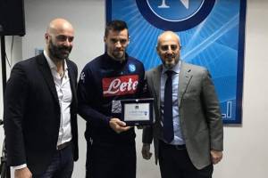 Gli Ultramici premiano Sarri e Maggio a Castel Volturno item-thumbnail