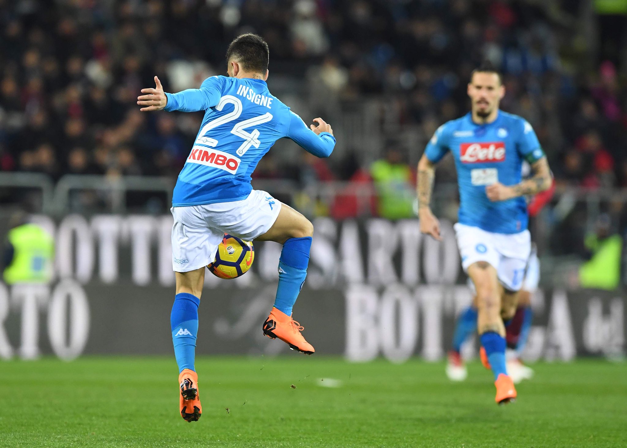 Napoli, 10 vittorie di fila in campionato; 13 gol nelle ultime tre trasferte a Cagliari