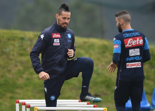 Hamsik col gruppo (in parte), seduta differenziata per Albiol. Distrazione muscolare per Chiriches