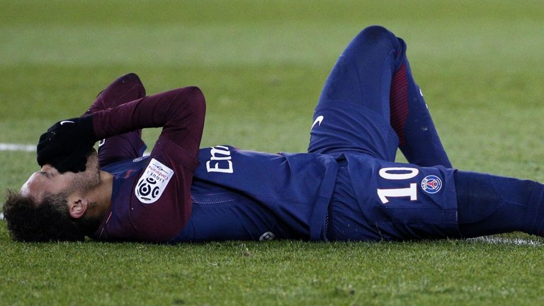 L’Equipe: maledizione Psg, possibile forfait di Neymar per il Liverpool. Come lo scorso anno?