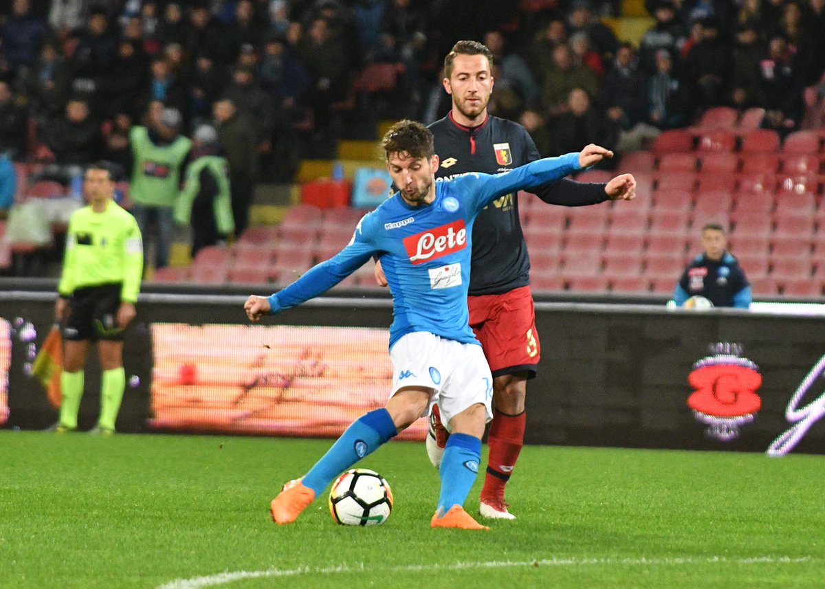 Il Napoli essenziale non spreca la chance: batte il Genoa 1-0 e si porta a meno due