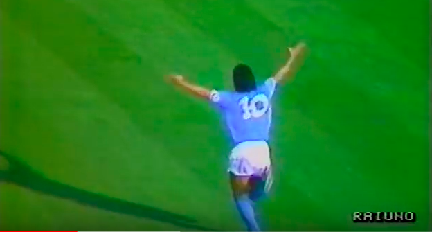 Minuto di raccoglimento, fascia nera e video, la Serie A studia come rendere omaggio a Maradona