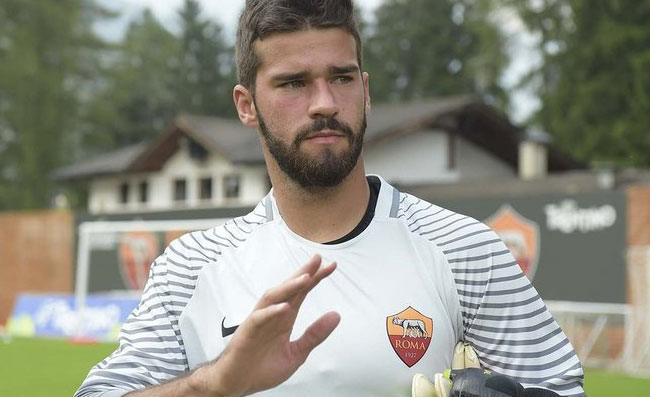 Gazzetta: «Il Napoli ha offerto 40 milioni per Alisson, la Roma ha detto no»