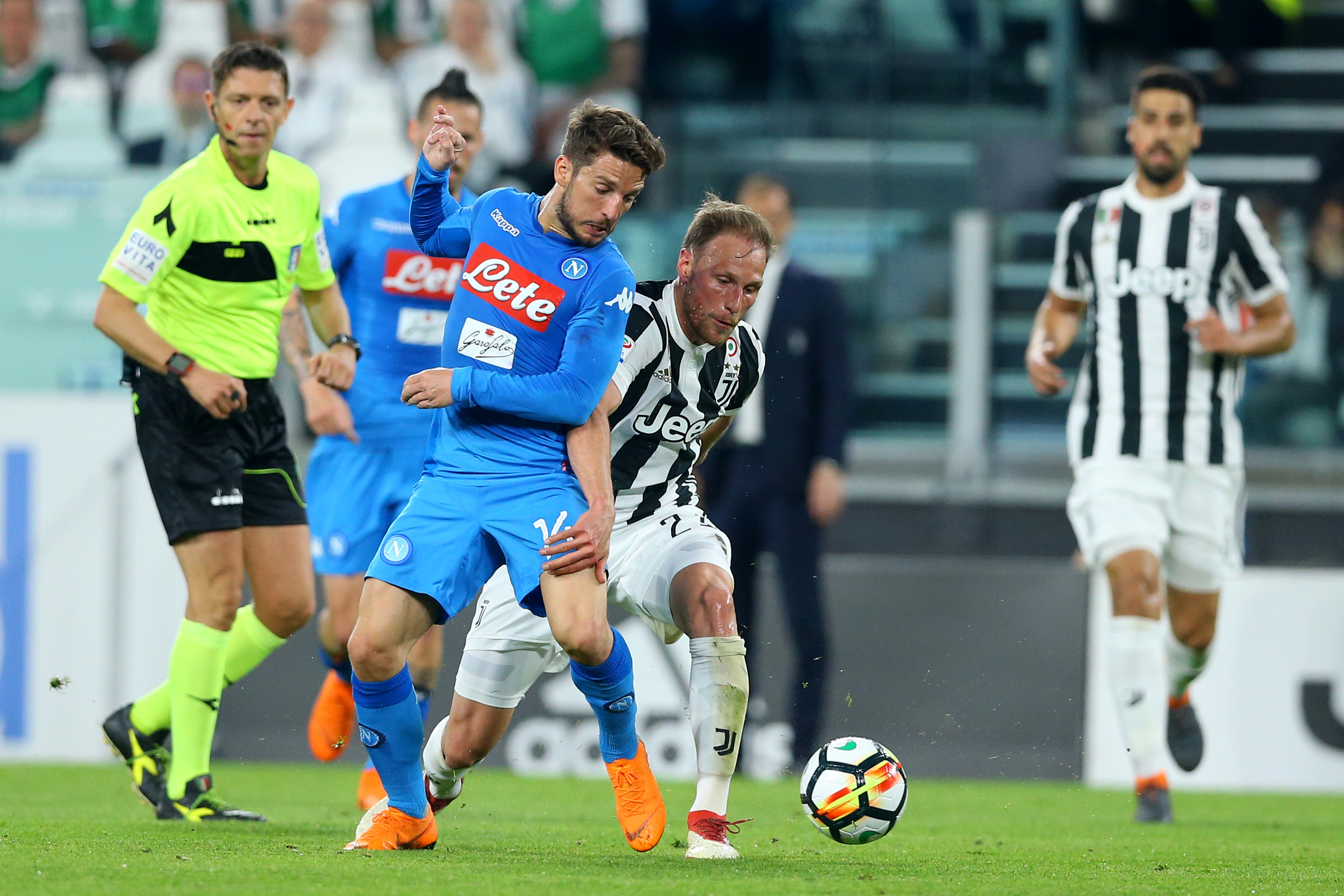Gazzetta: il Napoli vuole la contemporaneità con la Juve per le ultime due giornate Gazzetta: il Napoli vuole la contemporaneità con la Juve per le ultime due giornate