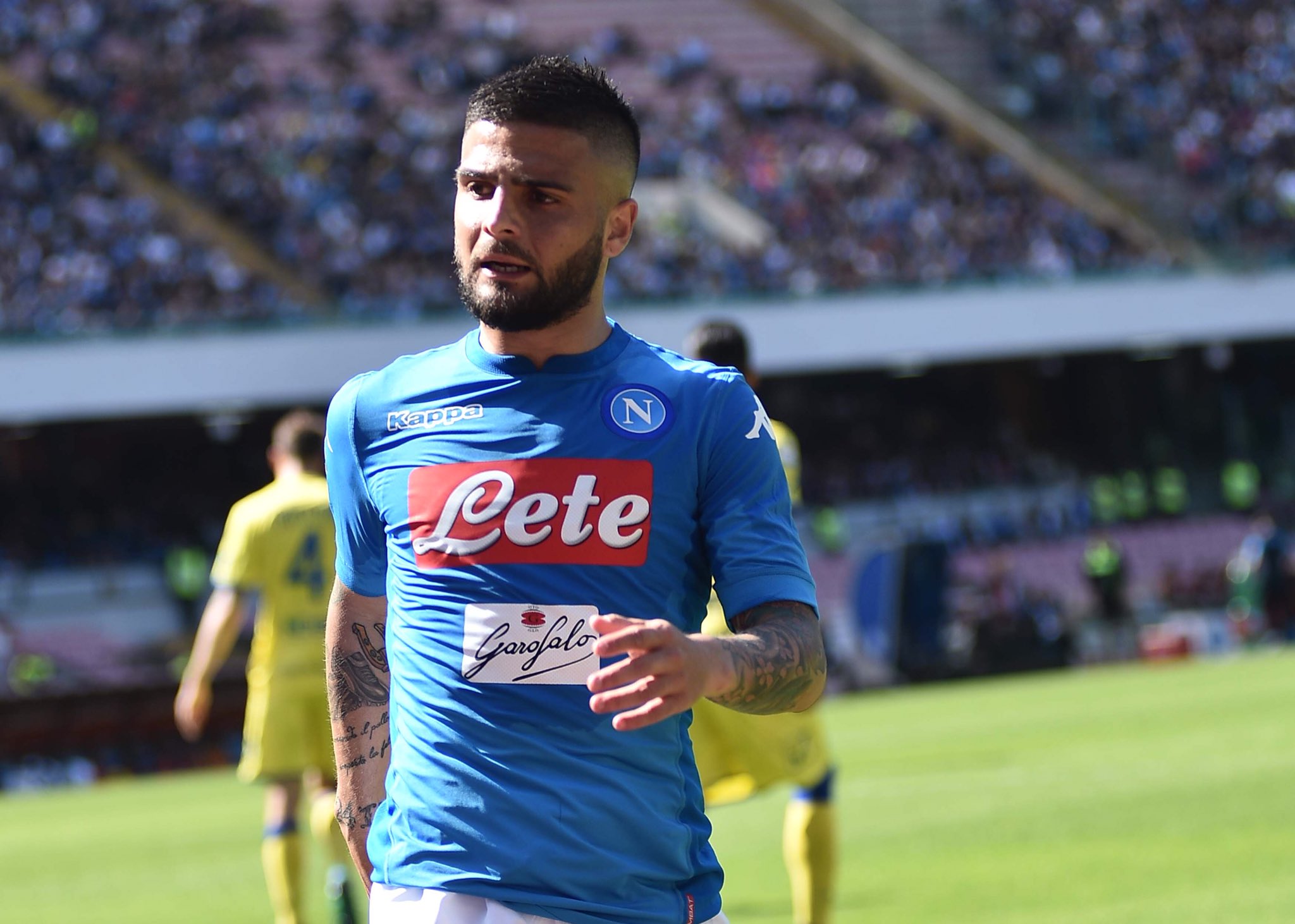 Il finale di Napoli-Chievo: Lo stadio che si svuota e contesta, i fischi a Insigne. Poi la gioia Il finale di Napoli-Chievo: Lo stadio che si svuota e contesta, i fischi a Insigne. Poi la gioia