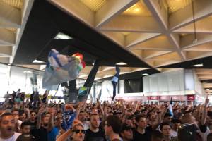 VIDEO – Almeno tremila tifosi in stazione, Napoli in partenza verso Firenze item-thumbnail