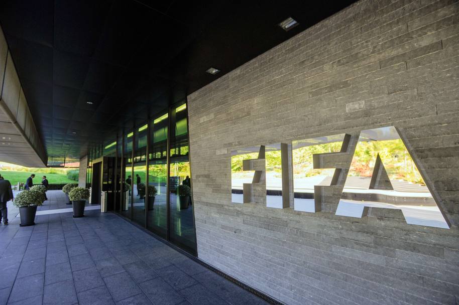 La Fifa starebbe pensando di abolire i prestiti dei calciatori