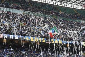 Mentre la Serie A ci prova ancora la Bundesliga rinuncia agli spettatori: “Se nel parla nel 2022” item-thumbnail