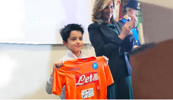 È tifoso del Napoli il portiere di 8 anni premiato a Vercelli per la sua onestà sportiva È tifoso del Napoli il portiere di 8 anni premiato a Vercelli per la sua onestà sportiva