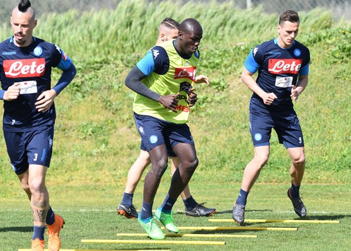 Fiorentina-Napoli, i convocati di Sarri: tutti a disposizione per la trasferta al Franchi Fiorentina-Napoli, i convocati di Sarri: tutti a disposizione per la trasferta al Franchi