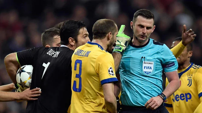 buffon l'arbitro oliver