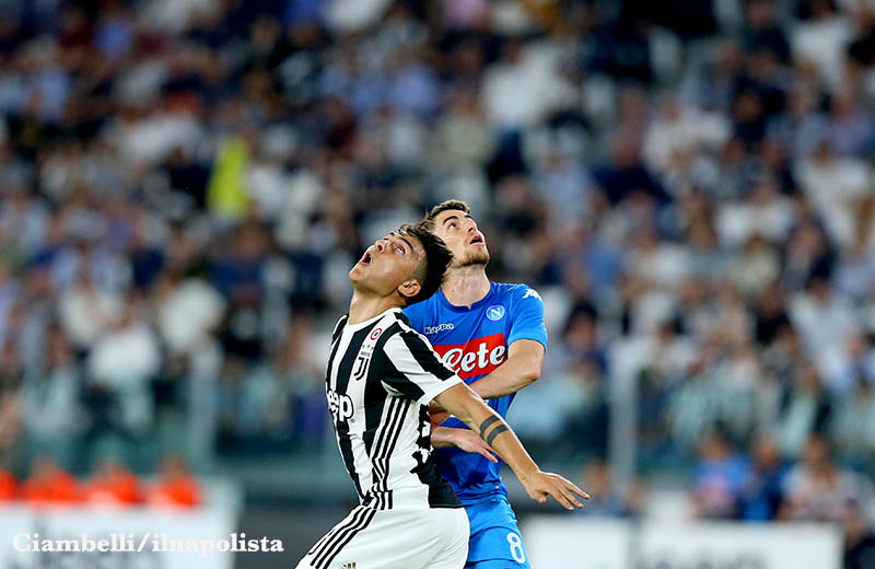 Gazzetta: Juventus e Napoli giocheranno in contemporanea gli ultimi due turni di Serie A Gazzetta: Juventus e Napoli giocheranno in contemporanea gli ultimi due turni di Serie A