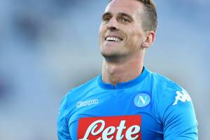 Napoli-Crotone 2-0, il primo tempo: la testa sgombra, la testa di Milik item-thumbnail