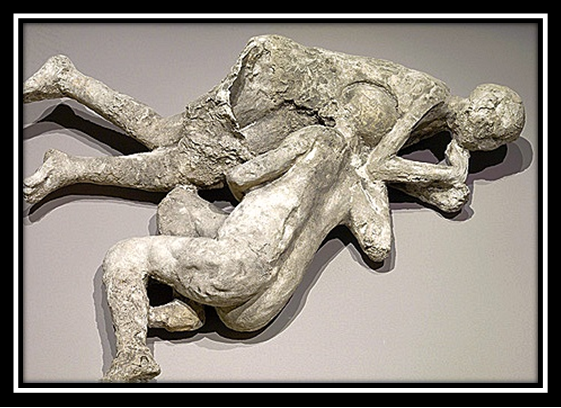 Sarri e De Laurentiis come la coppia ritrovata abbracciata a Pompei