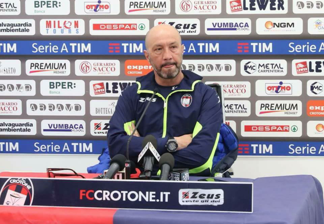 Zenga: «Non dormo. Sarri fermo? Incredibile, il calcio ti dà e ti toglie tutto» Zenga: «Non dormo. Sarri fermo? Incredibile, il calcio ti dà e ti toglie tutto»
