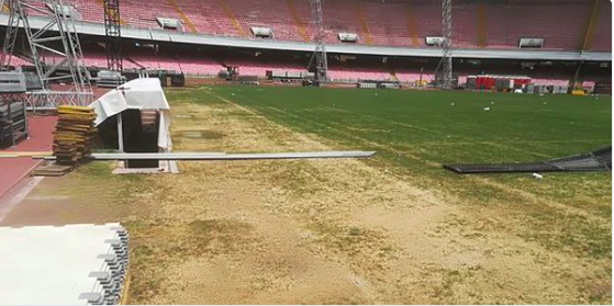 Sul Mattino le foto dell’erba del San Paolo dopo il concerto per Pino Daniele