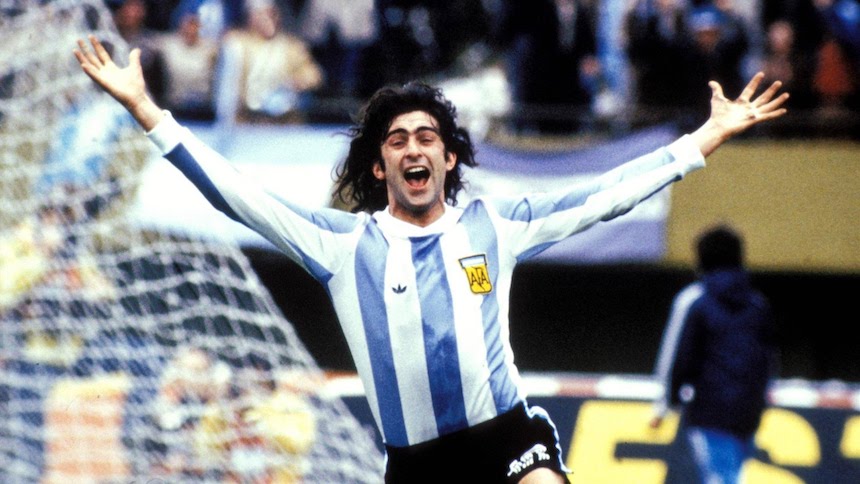 Kempes attacca Maradona: «Parla troppo, deve capire che il suo tempo è finito»