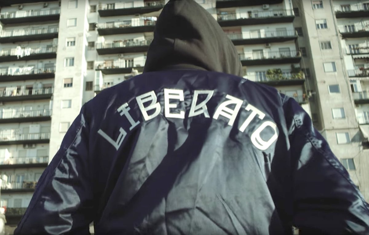 «Liberato II», l’omaggio a Napoli e ai Borbone nel nuovo disco del cantante anonimo