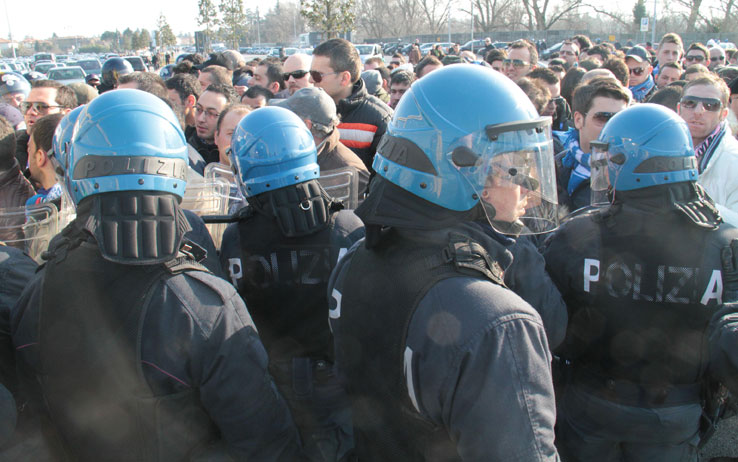 Scontri Udinese-Napoli, 22 ultras azzurri rinviati a giudizio