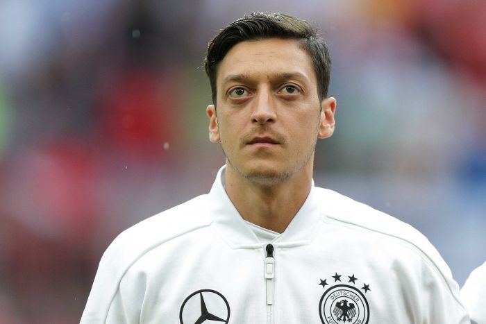 Ozil si ritira dalla nazionale: «Sono stato discriminato dopo la foto con Erdogan» Ozil si ritira dalla nazionale: «Sono stato discriminato dopo la foto con Erdogan»