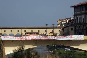Striscione degli ultras della Fiorentina contro i Della Valle: «Dovete andare via» item-thumbnail