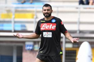 Albiol: «Il Napoli è cresciuto tanto, per questo ora ce la giochiamo a Liverpool» item-thumbnail