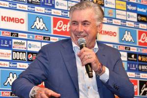 VIDEO – La partita di tressette con Ancelotti e De Laurentiis: «Il mister si arrabbia quando perde» item-thumbnail