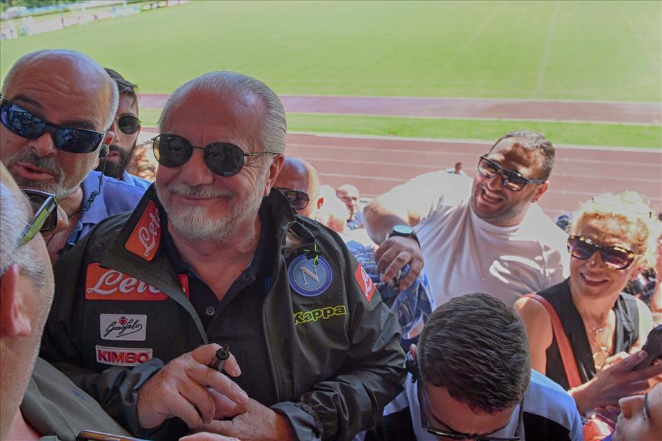 De Laurentiis: «Se avessi voluto guadagnare, avrei venduto giocatori al Chelsea per 300 milioni»