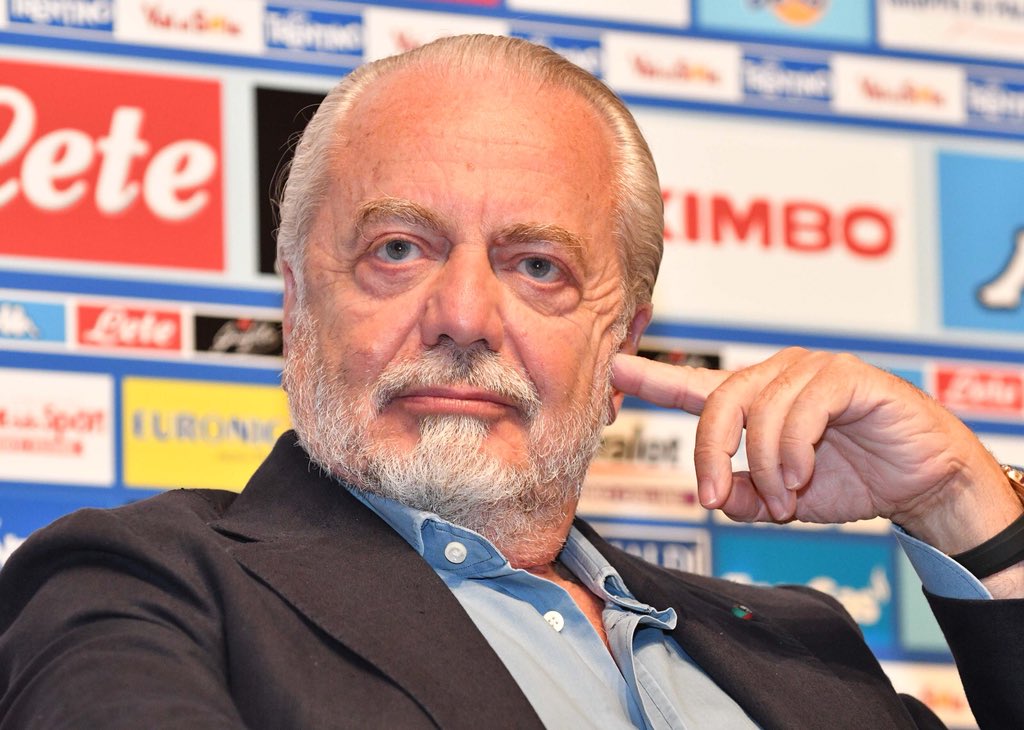 De Laurentiis tra i tifosi all’allenamento del Napoli, sugli spalti si canta “Oj vita mia”