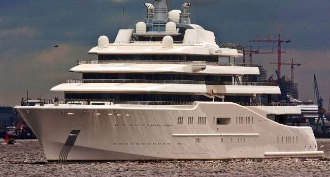 Abramovich e De Laurentiis a Capri. Il magnate è col suo yacht Eclipse Abramovich e De Laurentiis a Capri. Il magnate è col suo yacht Eclipse